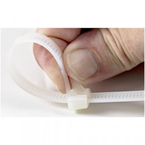 StarTech.com 10"(25cm) Reusable Cable Ties, 2-1/2"(65mm) Dia. 50lb(22Kg) Tensile Strength, Nylon, In/Outdoor